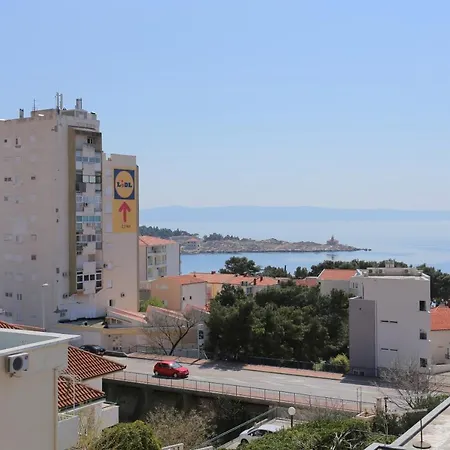 Apartman With Parking Space - 9506 *