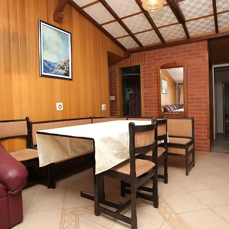 Apartman With Parking Space - 9506